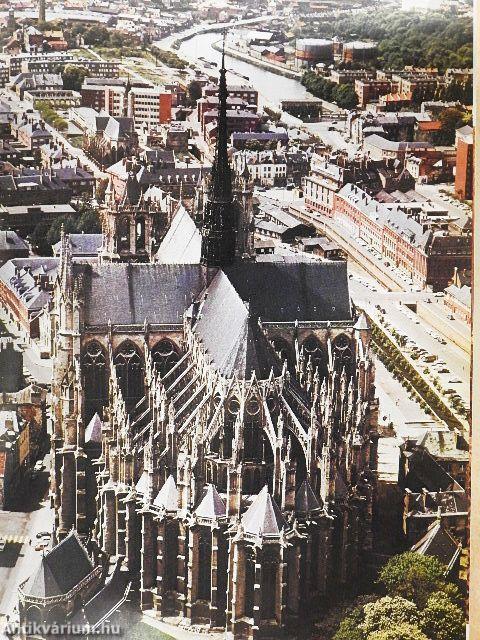 A gótika és a Távol-Kelet