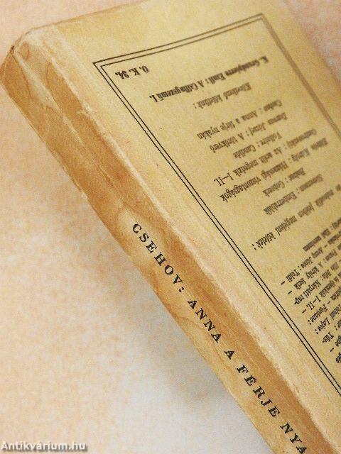 Anna a férje nyakán