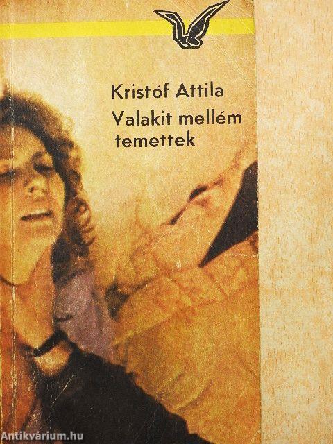 Valakit mellém temettek