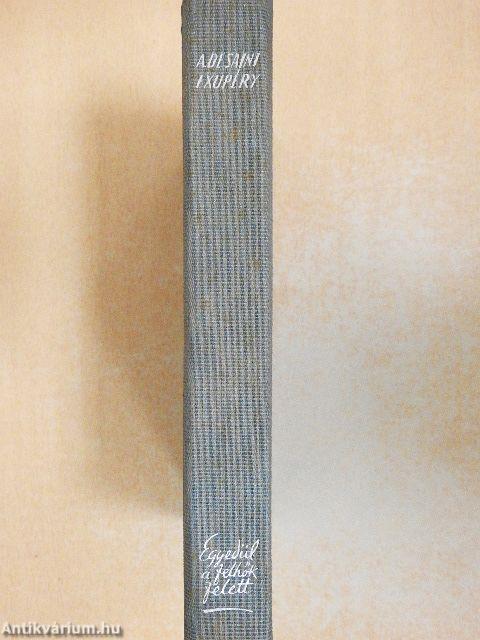 Egyedül a felhők felett