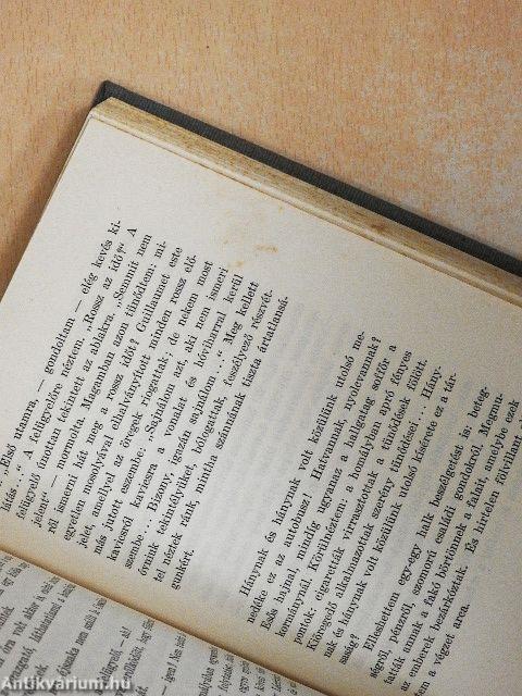 Egyedül a felhők felett