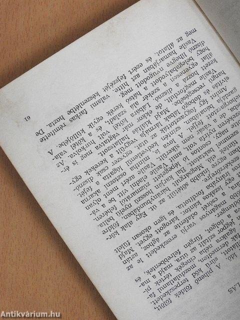 A boldog utcán túl