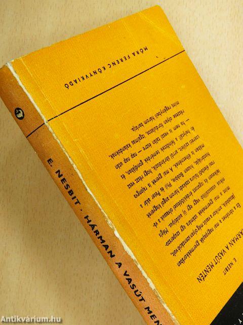 Hárman a vasút mentén