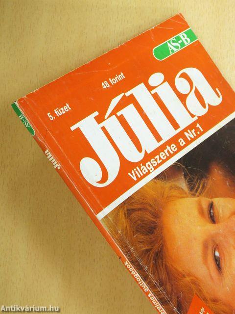 "150 kötet a Júlia szerelmes füzetek sorozatból (nem teljes sorozat)"