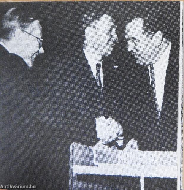 Harmincöt év a szabadság útján (minikönyv)