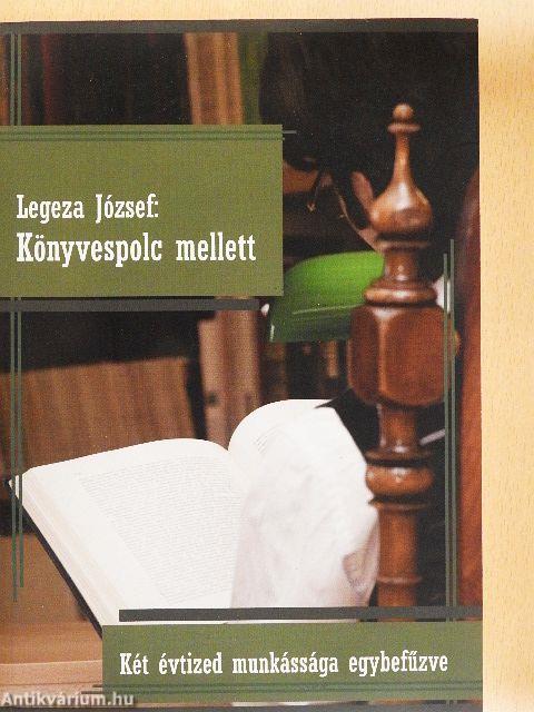 Könyvespolc mellett