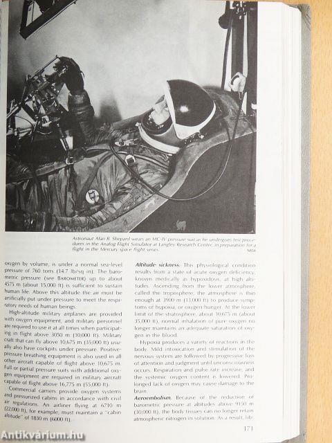 Funk & Wagnalls New Encyclopedia 1-28./Funk & Wagnalls Standard Desk Dictionary 1-2./Funk & Wagnalls Hammond World Atlas (nem teljes sorozat)