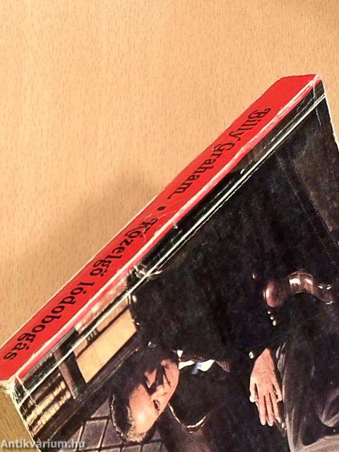 Közelgő lódobogás