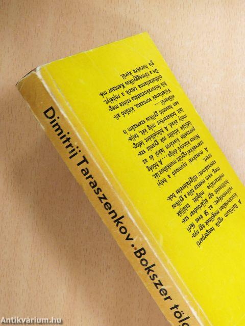 Bokszer tölgyfalevéllel