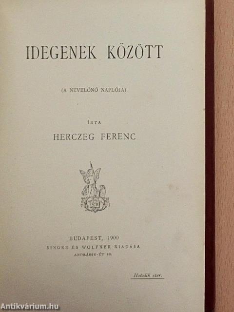 Idegenek között
