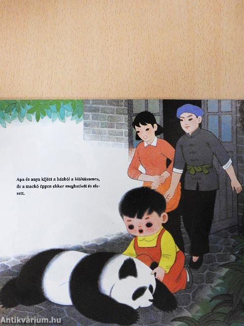 Panda mackó vendégségben