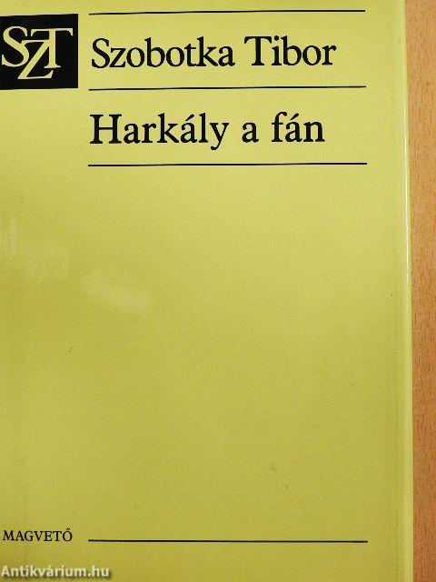 Harkály a fán