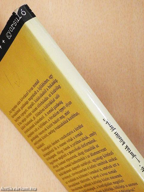 "...jurták között járok"