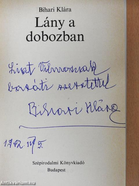 Lány a dobozban (dedikált példány)