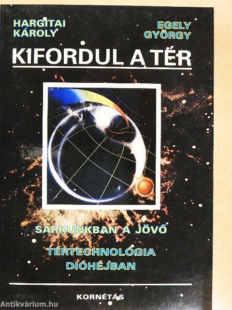 Kifordul a tér