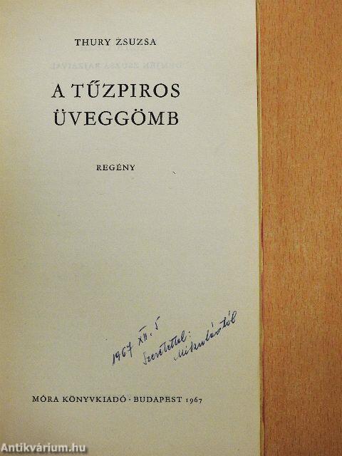 A tűzpiros üveggömb