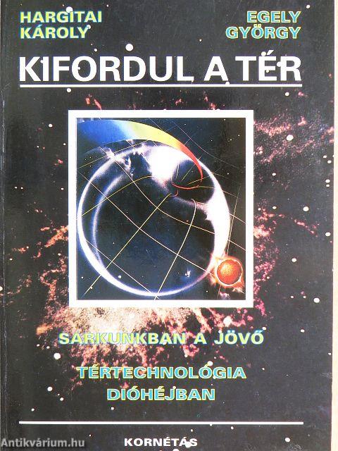 Kifordul a tér