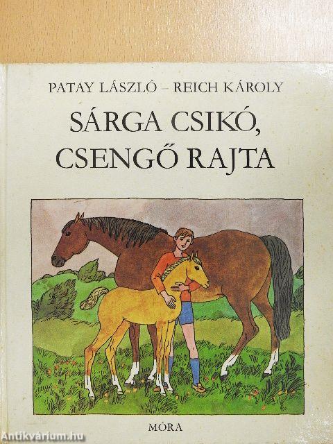 Sárga csikó, csengő rajta