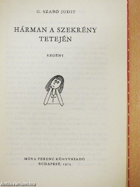 Hárman a szekrény tetején