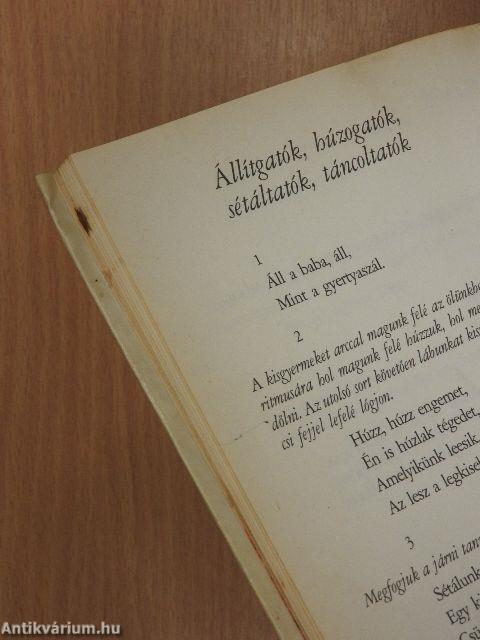 Szól a rigó kiskorában
