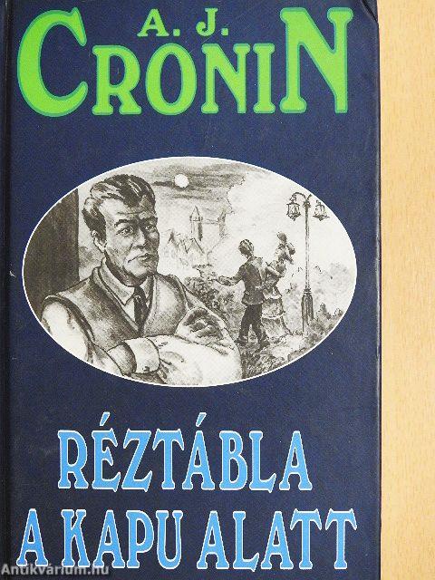 Réztábla a kapu alatt