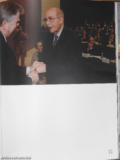 99 év 99 kép