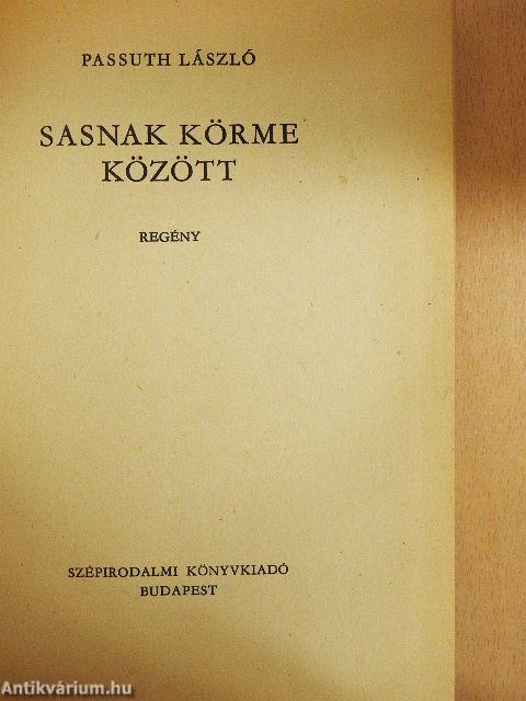 Sasnak körme között