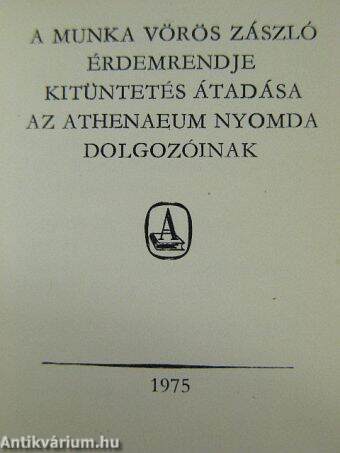 A Munka Vörös Zászló Érdemrendje kitüntetés átadása az Athenaeum Nyomda dolgozóinak (minikönyv)