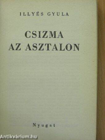 Csizma az asztalon