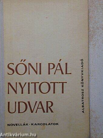 Nyitott udvar