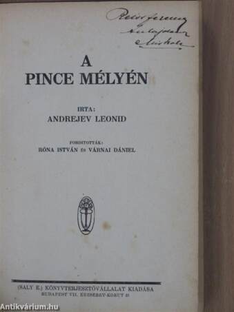 A pince mélyén